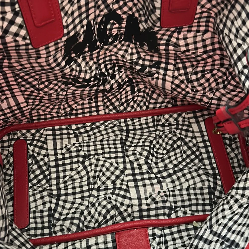 Authentic MCM Visetos Reversible Liz Red - Picture 5 of 6